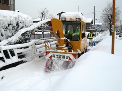 小型除雪車