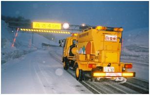 凍結防止剤散布車