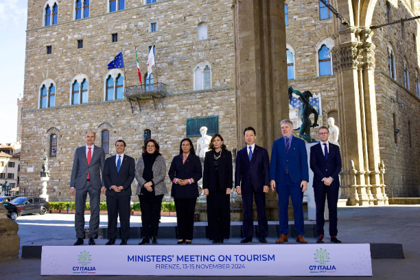 2024年G7観光大臣会合（イタリア・フィレンツェ）～G7各国フォトセッション・秡川観光庁長官（右から三番目）～
